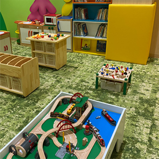 絵本・知育エリア